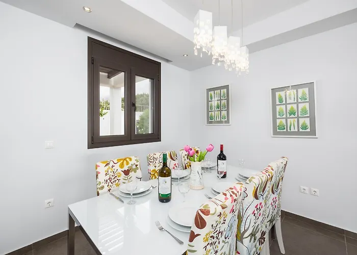 فيلة Tsampikos *